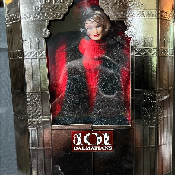 Disney Cruella DeVil doll - Picture 1 of 4